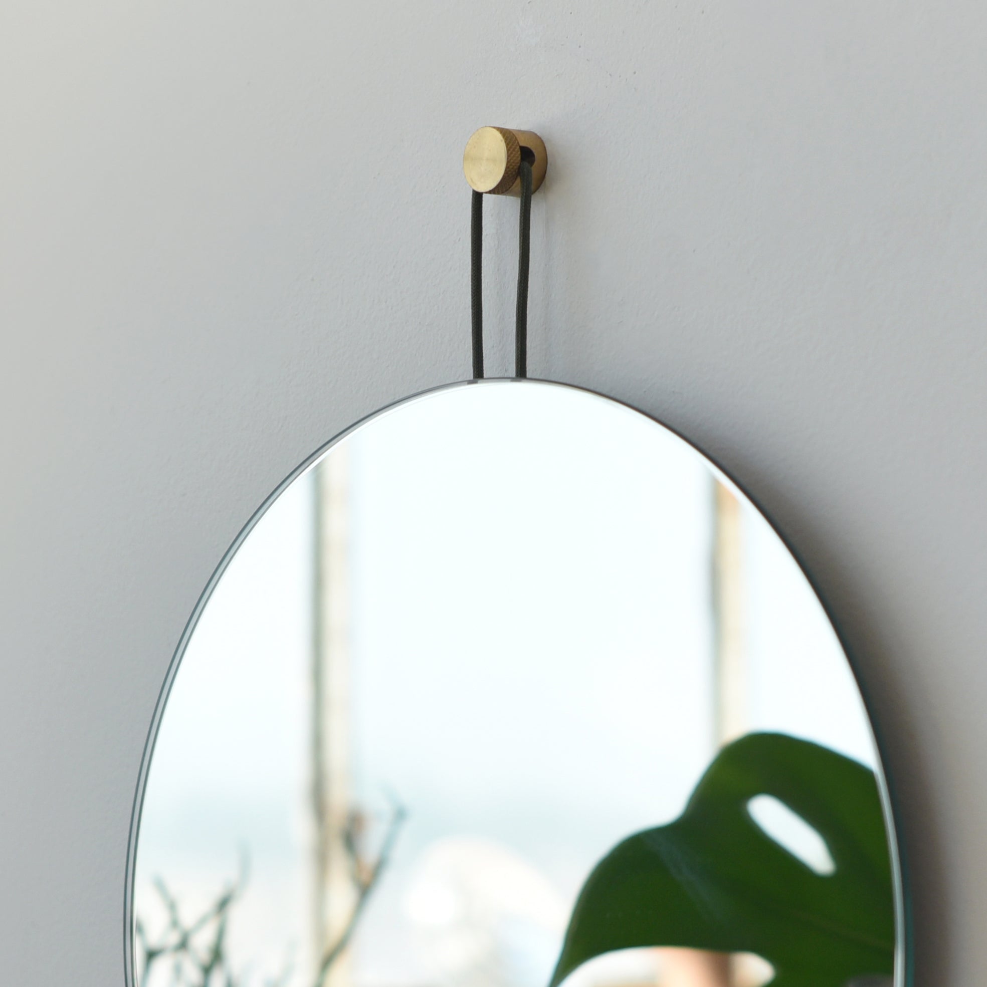 Reflective Object Nº 01 — Round