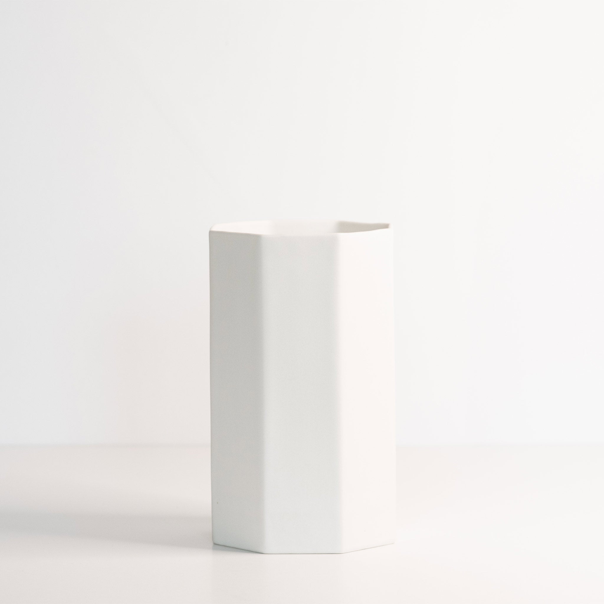 Architectural Vase Nº 01 — Porcelain Bouquet Vessel