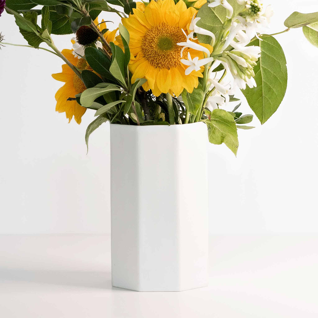 Architectural Vase Nº 01 — Porcelain Bouquet Vessel